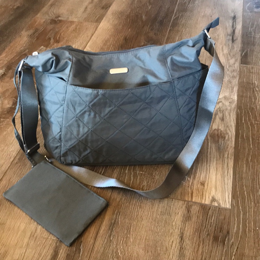 Baggallini quilted hobo tote bag w/wristlet